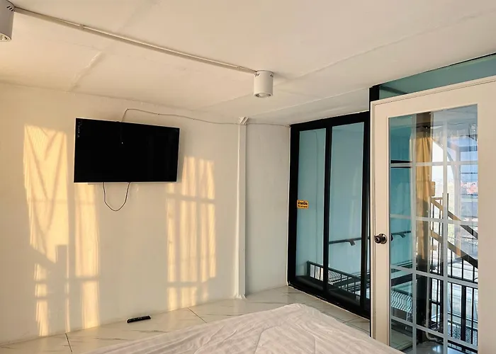 Apartment Chubby 9